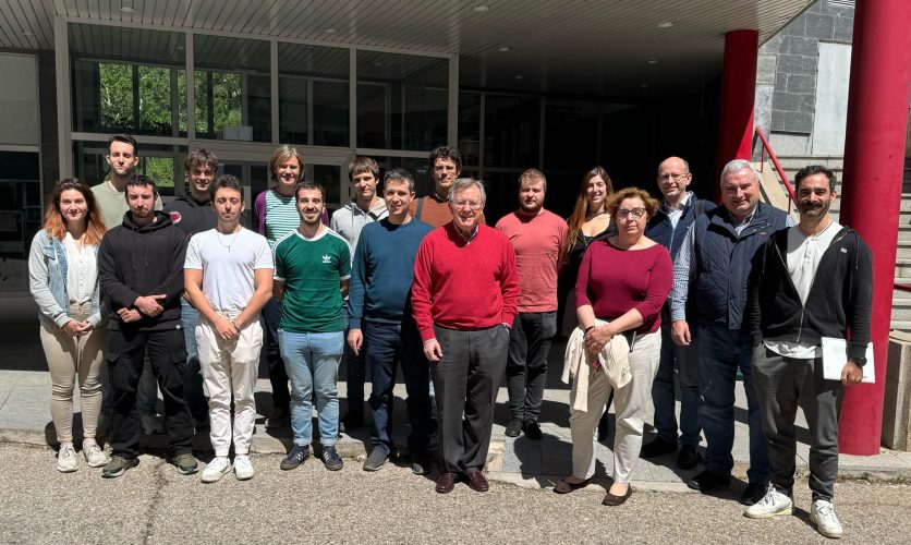 Equipo del Laboratorio de Sistemas Integrados en el edificio C